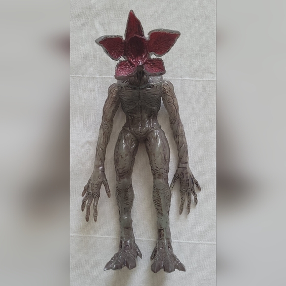 Stranger Things Demogorgon Figure - Picture 1 of 2